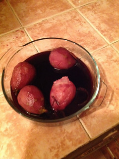Una foto de Peras al vino tinto