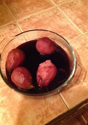 Una foto de Peras al vino tinto