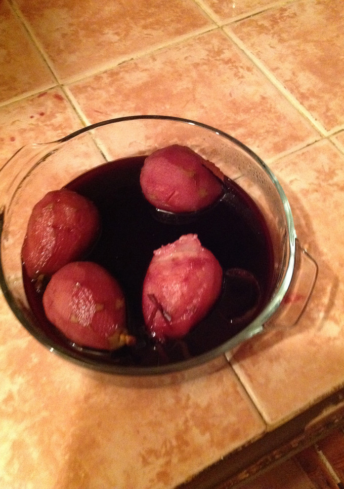 Una foto de Peras al vino tinto