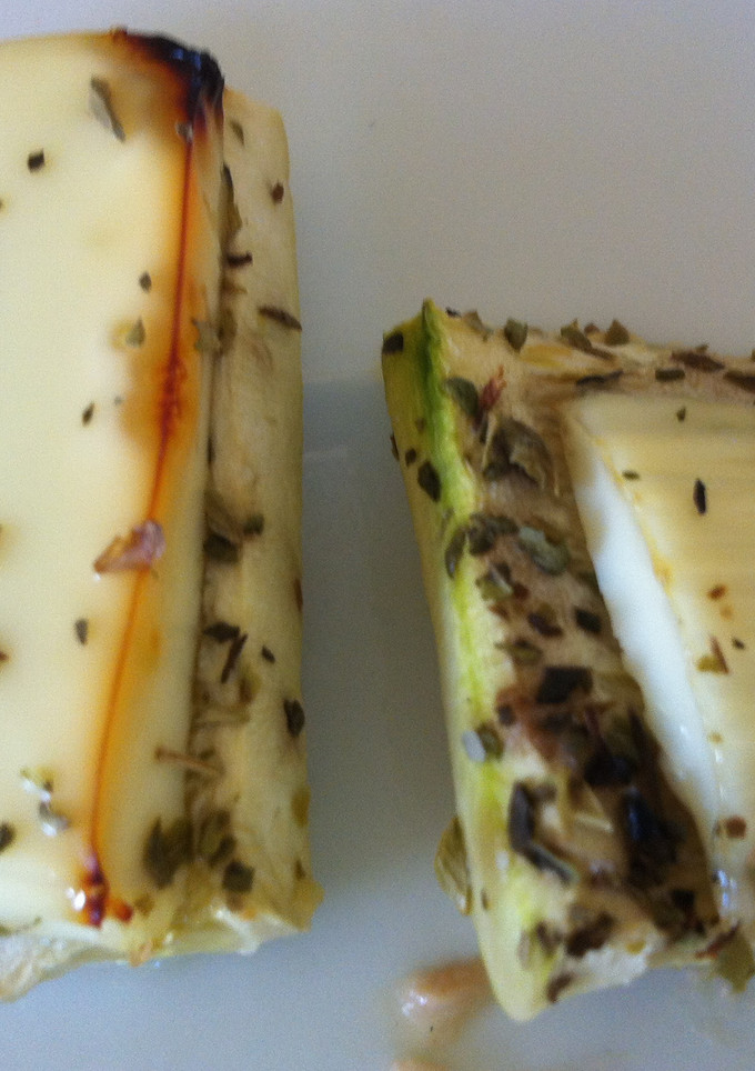 Una foto de Calabacines asados con queso fresco