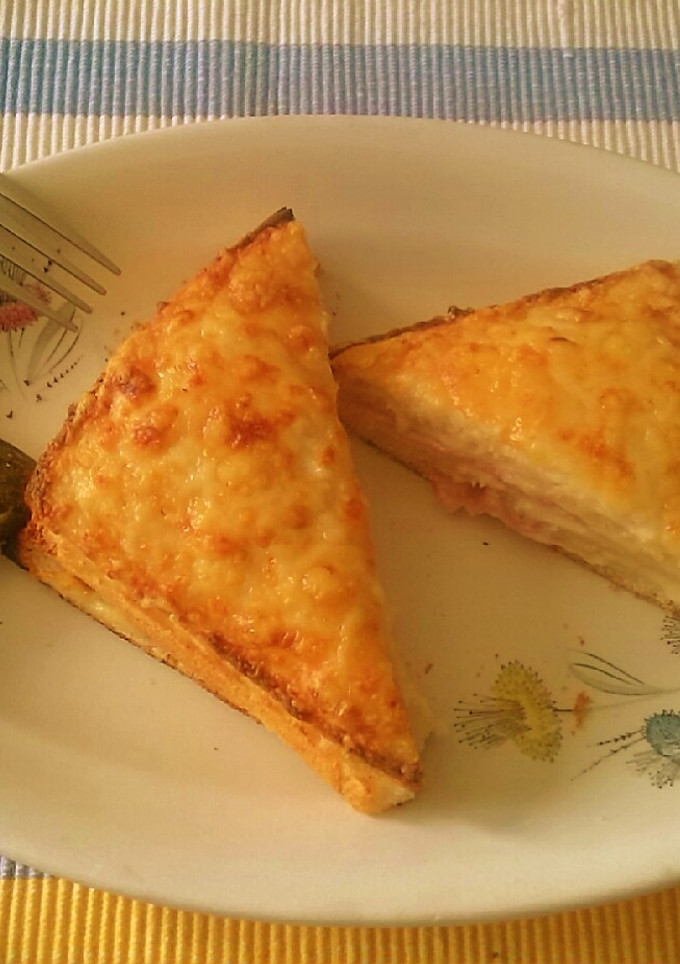 Una foto de Croque Monsieur doble