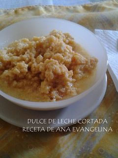 Una foto de Dulce de leche cortada 