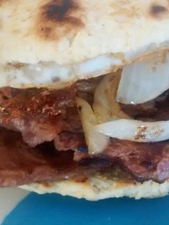 Una foto de Chemilico, sandwich o emparedado chileno