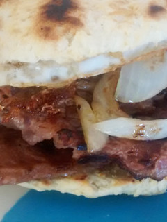 Una foto de Chemilico, sandwich o emparedado chileno