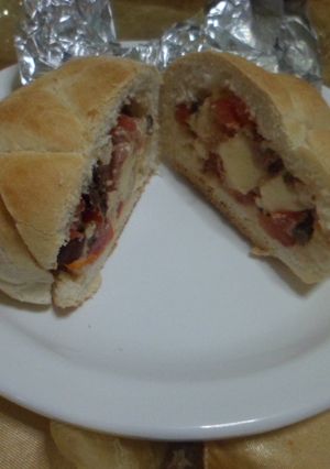 Una foto de Rosetas rellenas con jamón crudo