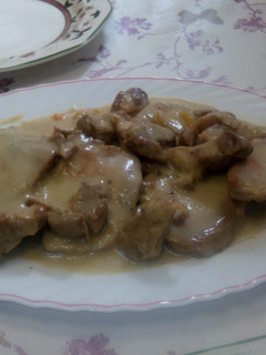 Una foto de Cabecero de lomo con salsa de Jamaica
