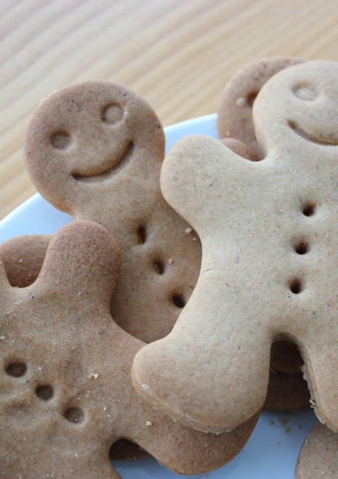 Una foto de Galletas de jengibre y canela navideñas