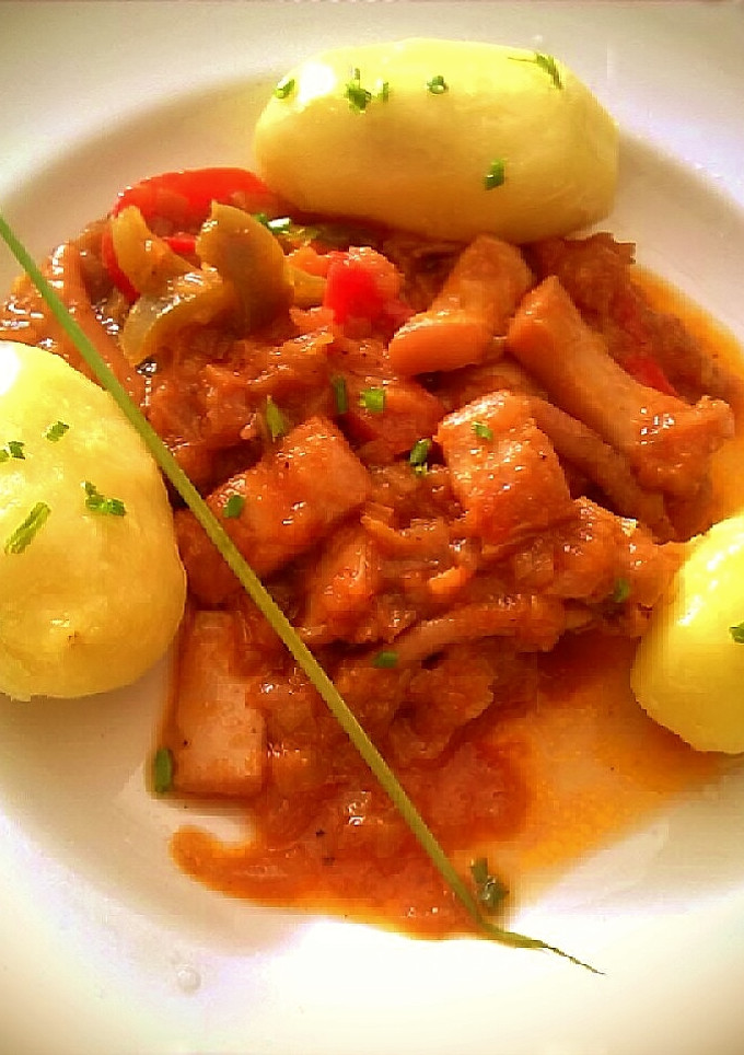 Una foto de Calamares en su salsa