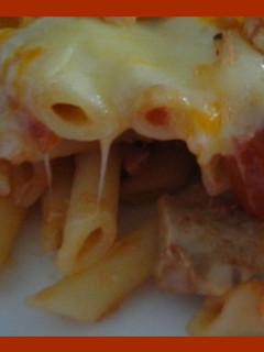 Una foto de Macarrones con bonito y queso