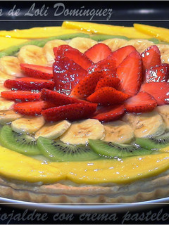 Una foto de Tarta de hojaldre con crema pastelera y frutas