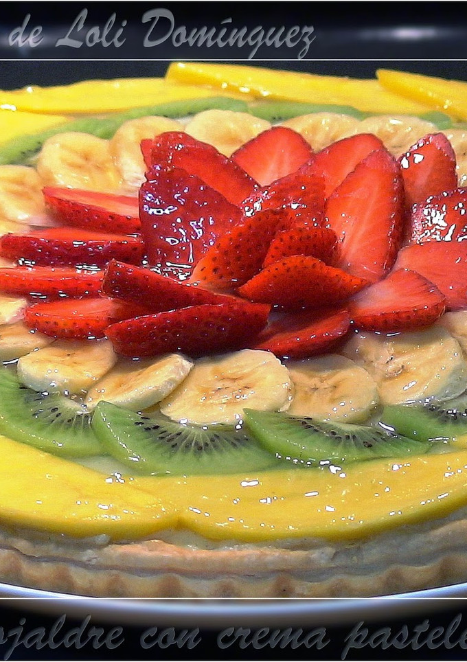 Una foto de Tarta de hojaldre con crema pastelera y frutas