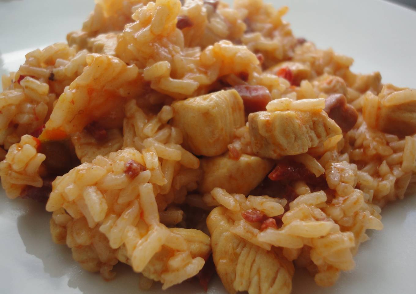 Arroz meloso de pollo, chorizo y jamón