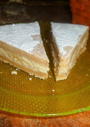 Una foto de Torta de miel y ricota