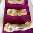 Rollitos de crema de puerros y champiñones con jamón plancha