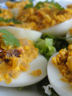Una foto de Huevos rellenos al curry