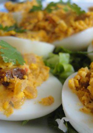 Una foto de Huevos rellenos al curry