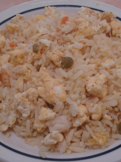 Una foto de Arroz con huevo picado