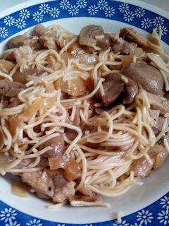 Una foto de Fideos chinos a mi manera