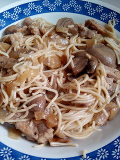 Una foto de Fideos chinos a mi manera