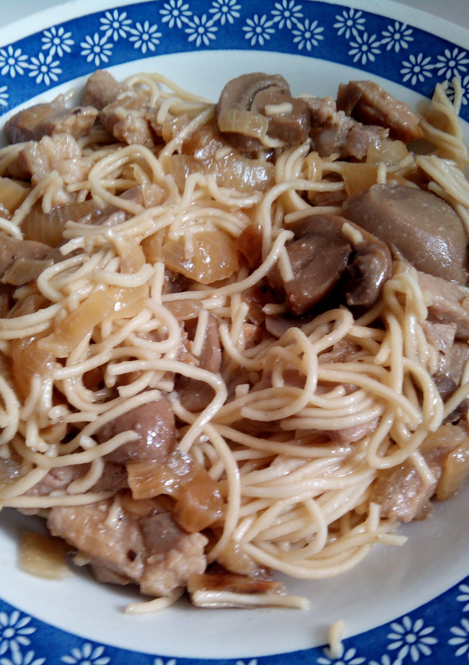 Una foto de Fideos chinos a mi manera