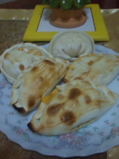 Una foto de Empanadas de jamón, queso y tomate