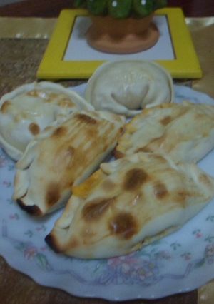 Una foto de Empanadas de jamón, queso y tomate