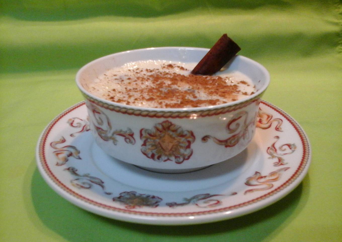 Arroz con leche cremoso con pasas