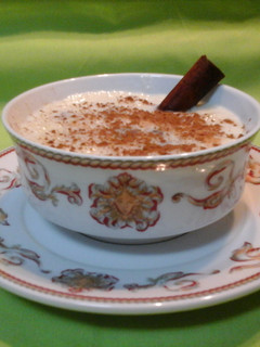 Una foto de Arroz con leche cremoso con pasas