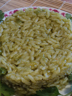 Una foto de Arroz al cilantro verde