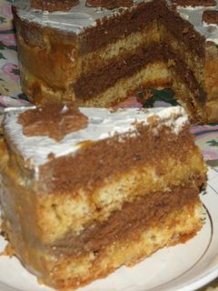 Una foto de Torta postre de cumpleaños y fiestas