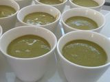 Crema de espárragos trigueros y berberechos