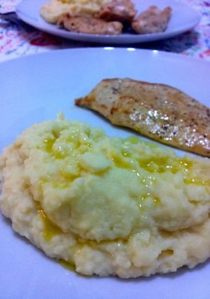 Una foto de Pechugas y puré de patata