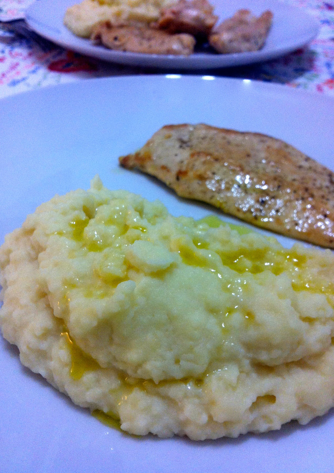 Una foto de Pechugas y puré de patata