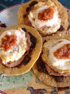 Una foto de Huevos rancheros tradicionales