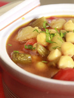 Una foto de Potaje de garbanzos con verduras asadas