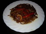 Tallarines con salsa de soja y verduras