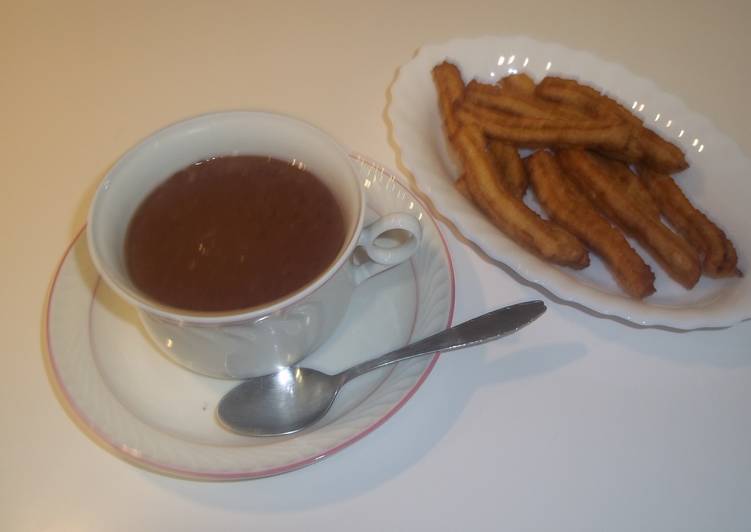 Chocolate a la taza para comer con churros