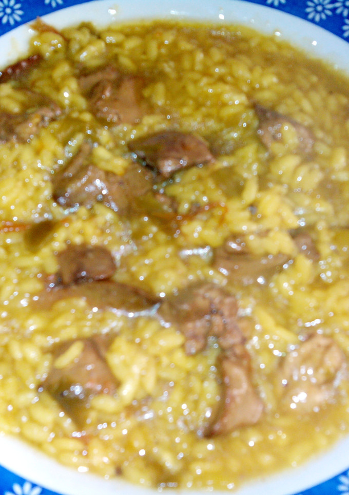 Una foto de Arroz con higaditos