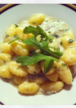 Una foto de Gnocchi Gorgonzola y Rucula