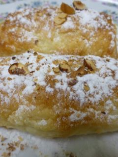Una foto de Canutillos rellenos de crema de arroz