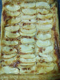 Una foto de Tarta rápida de crema y manzana