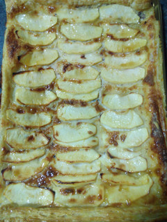 Una foto de Tarta rápida de crema y manzana