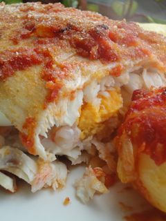 Una foto de Castañeta rellena de gambas y huevo