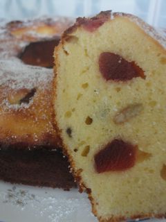 Una foto de Bizcocho de ricotta y frutas confitadas