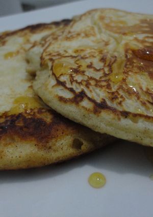 Una foto de Tortitas de requeson con miel