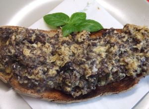 Una foto de Tosta de revuelto de morcilla