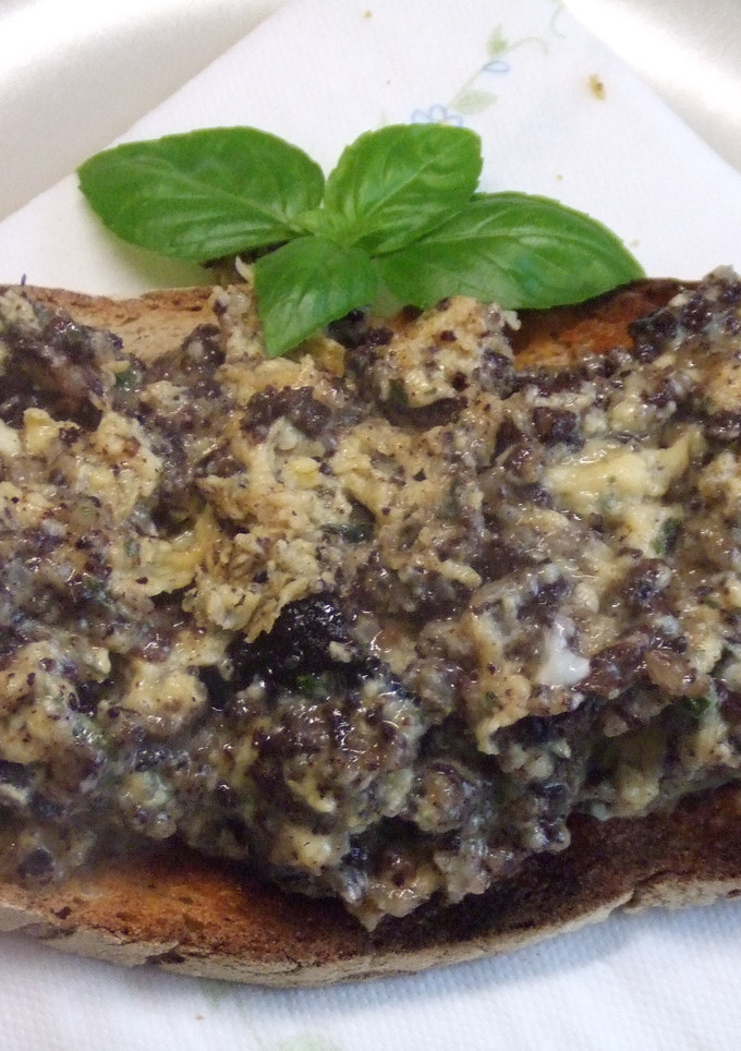 Una foto de Tosta de revuelto de morcilla