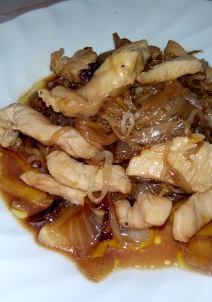 Una foto de Pollo con brotes de soja