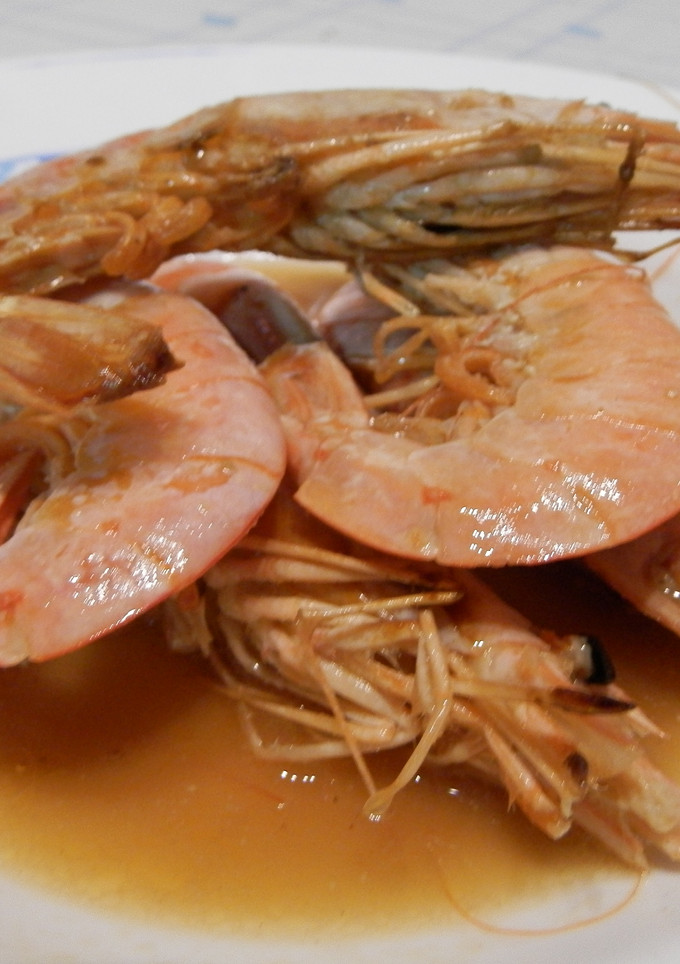 Una foto de Gambones a la plancha con salsa de limón
