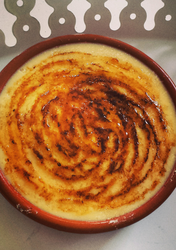 Una foto de Crema catalana receta original en catalán